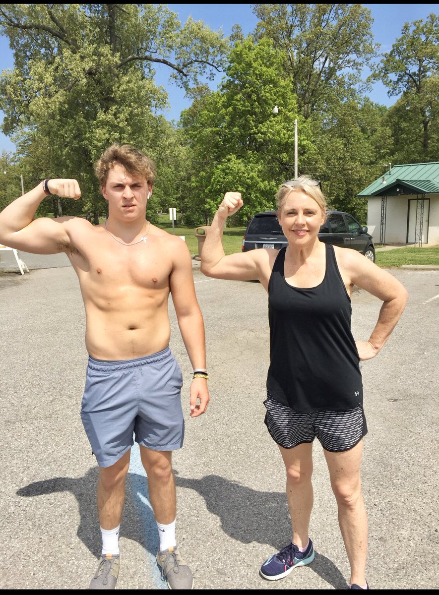 daltonskinner8's tweet photo. 5k with momma @MCHS_Strength #McCrackenWTD https://t.co/p0TgVBLcCy