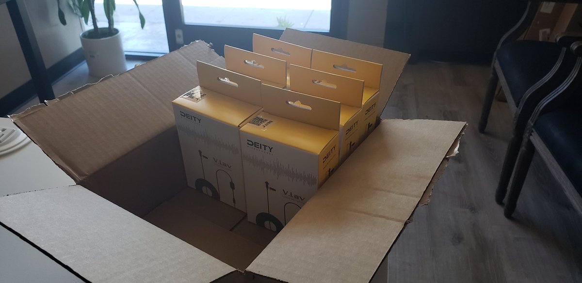 deitymicrophone's tweet photo. 🎤🎤 Let's GIVE AWAY A FREE a V.Lav so someone out there can up their audio game!🎤🎤

1) Tag 5 people in the comments
2) Follow our Twitter account
3) Retweet this post

The winner will be selected Monday May 4th 12pm PDT. Good luck! https://t.co/u6MdQgg1f3