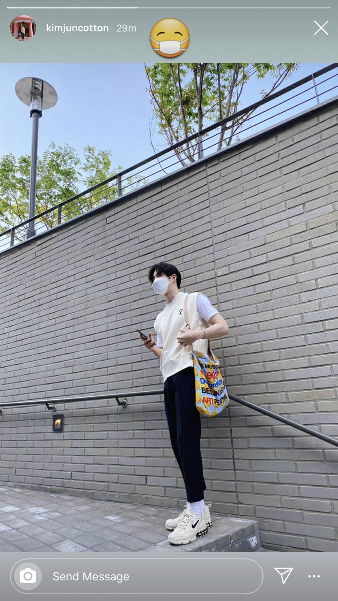 ireland_exo's tweet photo. 200503- #EXO Suho insta and insta story update 🥰❤️

“😷” ~ Kimjuncotton 
#EXO #SUHO #EXOupdates @weareoneEXO @B_hundred_Hyun @layzhang #weareoneEXO https://t.co/RbWwm575QK