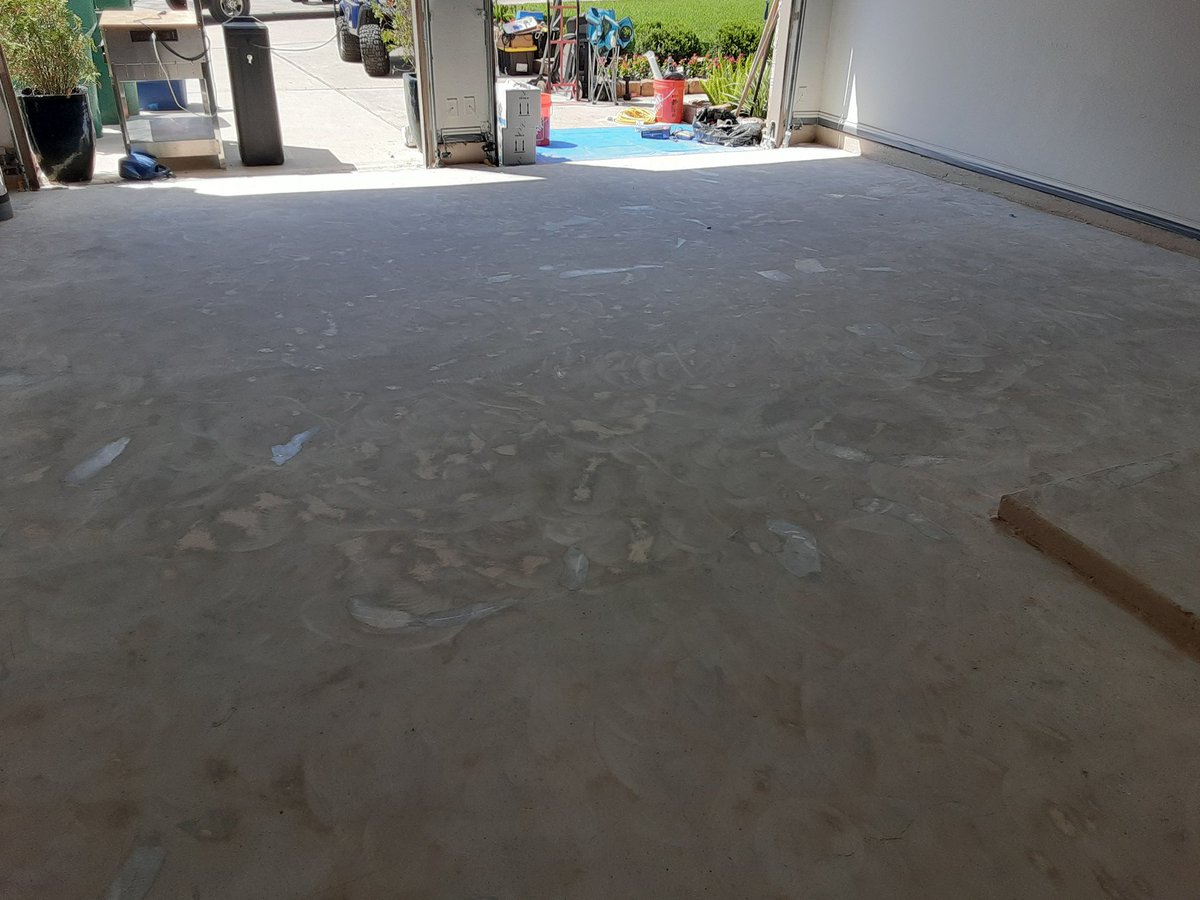 macks_justin's tweet image. What I do outside of apex lol #epoxyfloors #flakesystem