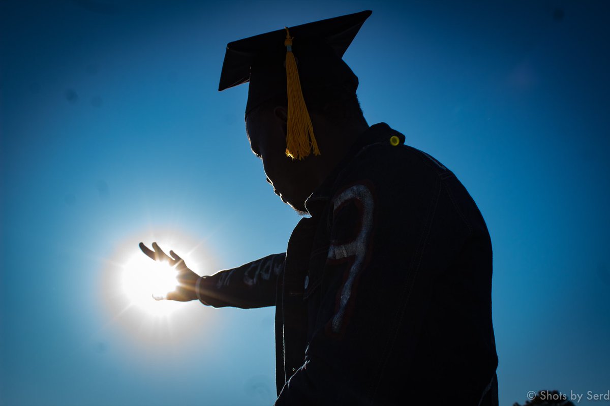 Serd_97's tweet photo. "Dedication sees dreams come true."-Kobe Bryant 
First generation graduate from the University of Central Florida. The Esquire journey kontinues👨🏾‍🎓♦️ #AlumKnight https://t.co/9JAIaeRo7F