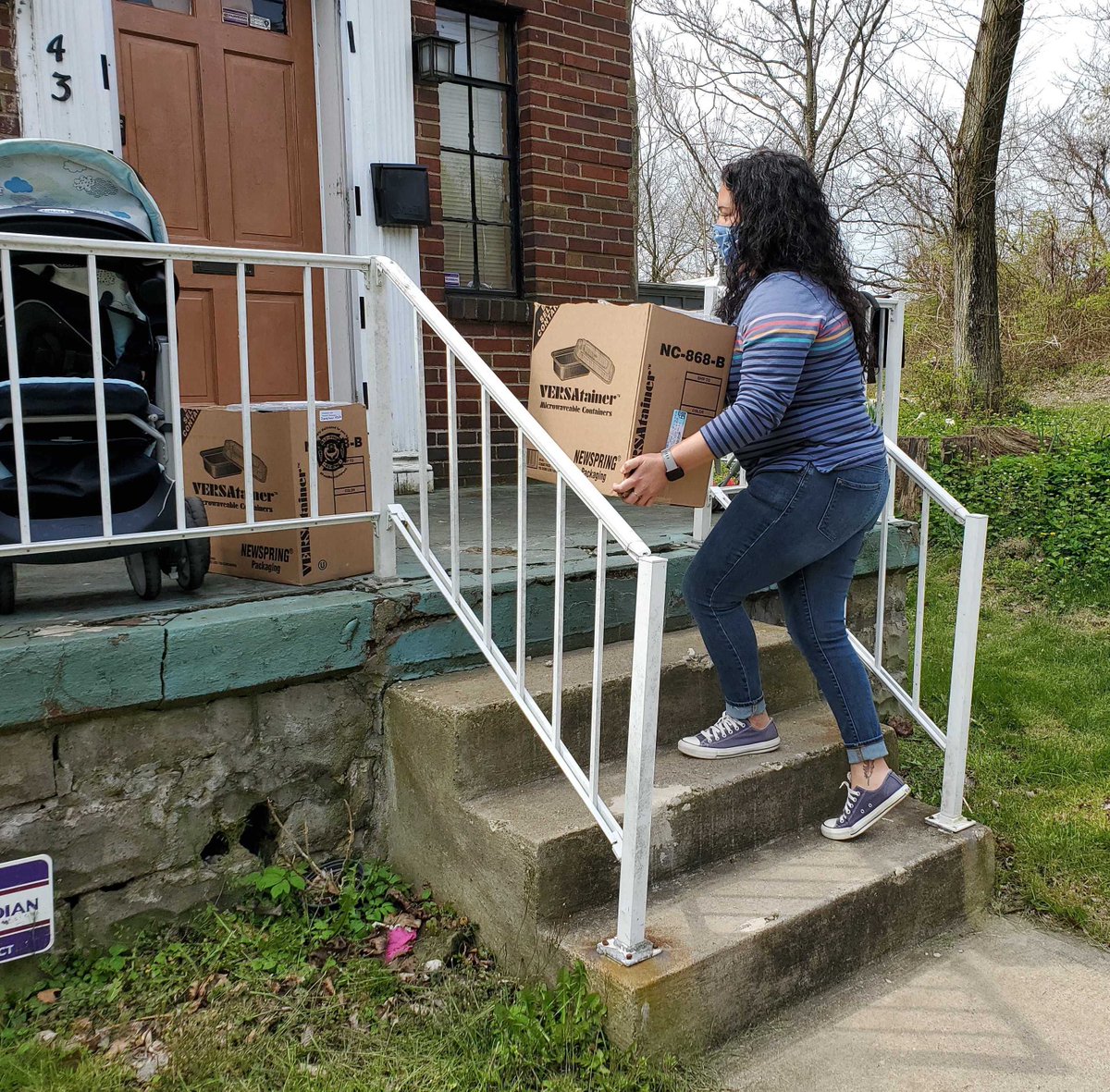 412FoodRescue's tweet photo. We're so thankful for our partners helping us expand home deliveries in Pittsburgh. 💛 In collaboration with LIFE Pittsburgh, we delivered 50 meals to Somali Bantu residents of @HACP1's  Northview Heights Community last week. 

#PittsburghStrong #FoodRescue #EndHunger https://t.co/un0efJtWrz