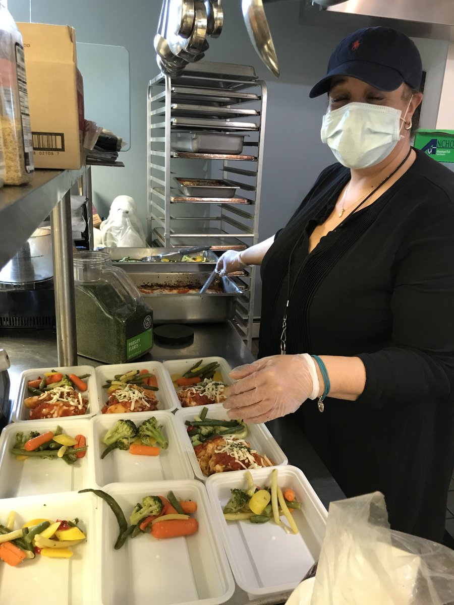 412FoodRescue's tweet photo. We're so thankful for our partners helping us expand home deliveries in Pittsburgh. 💛 In collaboration with LIFE Pittsburgh, we delivered 50 meals to Somali Bantu residents of @HACP1's  Northview Heights Community last week. 

#PittsburghStrong #FoodRescue #EndHunger https://t.co/un0efJtWrz