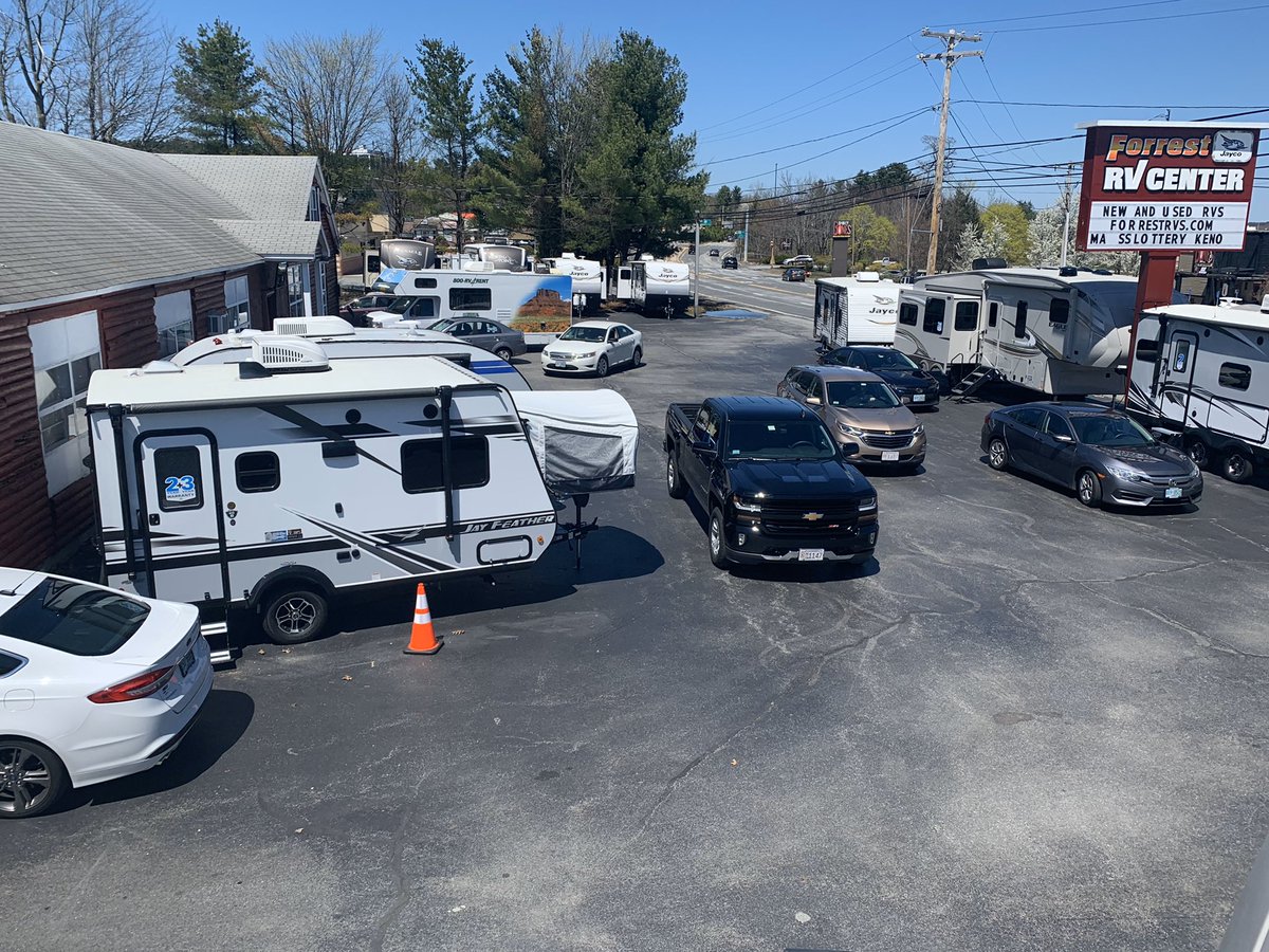 ForrestRVCenter's tweet image. The weather is perfect today! Come practice some social distancing while getting matched with the camper of your dreams! #socialdistancing #Camping #CampingVibes