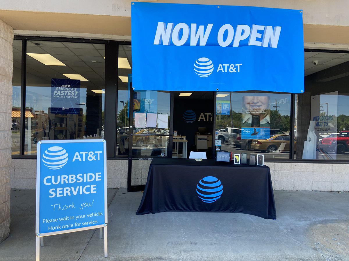 Outside and ready to help!!! Come see me here in Smithfield today and take advantage of all the great promotions going on right now!!! We can take care of all your business, wireless and entertainment needs!!!#FirstReaponders #IsleofWightCounty #ProtelPride #LifeatATT