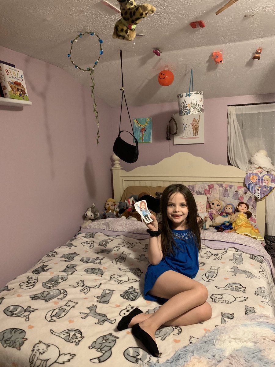 BSanders3421's tweet photo. #FlatSanders and Faith had fun experimenting with G R A V I T Y yesterday! After our busy day #flatteacher was tucked into a cozy bed 😴 🌙 💫.@JoeWalkerES #Mc3GConnected #Mc3G https://t.co/RMh20Wt4Kx