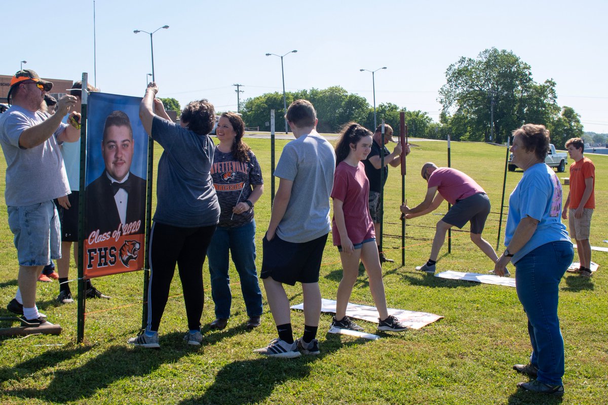 FHSTigersROAR's tweet photo. Volunteers have been busy this morning putting up banners to honor each of our seniors in the Fayetteville High School Class of 2020. Congratulations to our graduates! https://t.co/awRtccrFjM