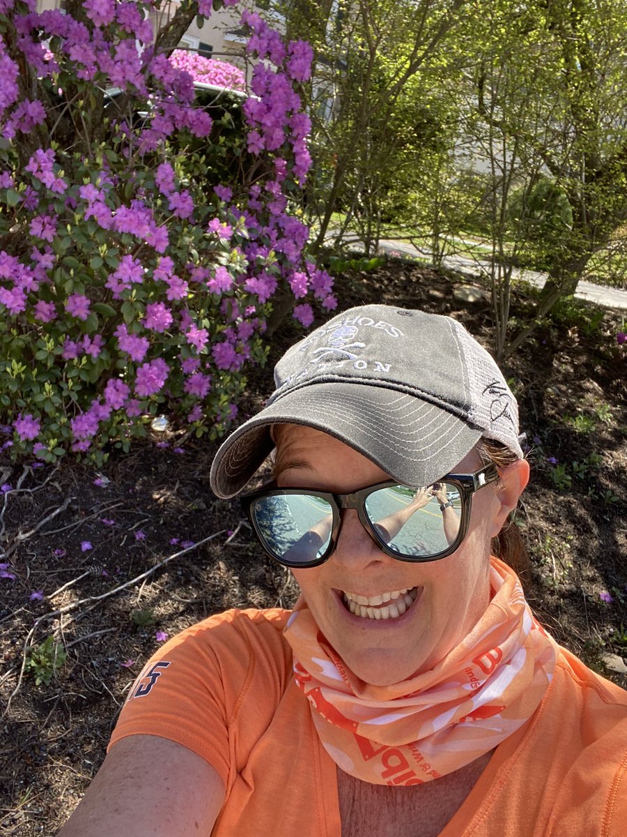 brendas_outside's tweet photo. My halfway point during @RAMRacing #CincoDeMiler virtual run 😀.  So many people happy and outdoors.  I overdressed, but the sunshine feels so good #CincoBR #bibchat #run #virtualrunning #5miler https://t.co/UOiWksA75W
