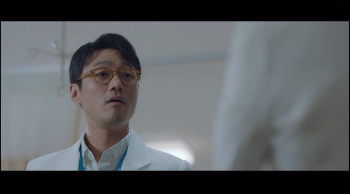 Bong Kwang-hyun •40 years old •Assistant professor of emergency medicine• Went to the same School ( SNU) with the squad, Long time friend.• " Dr. Bong salon" - For residents, it is known as the professors' information source. #HospitalPlaylist