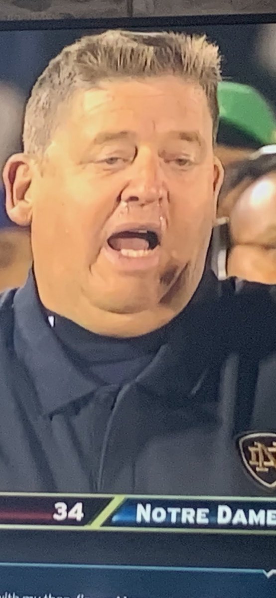 inanimaterodofC's tweet image. Charlie Weis so fat that his nose sweat from the sides #bushpush