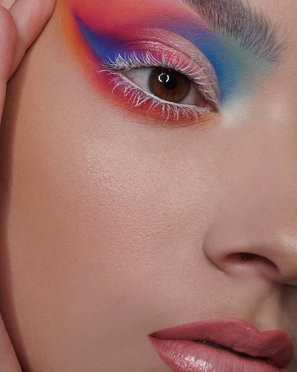 itsjolador's tweet photo. #editorialmakeup ๐
@JeffreeStar #jawbreakerpalette
@OFRACosmetics fixline gel liner white
@ZoevaCosmetics authentic skin foundation
@TooFaced peach kiss lipstick, milk chocolate bronzer, light it up palette
#prlist #beautyshot #makeupshot https://t.co/uGWvdD3EnD