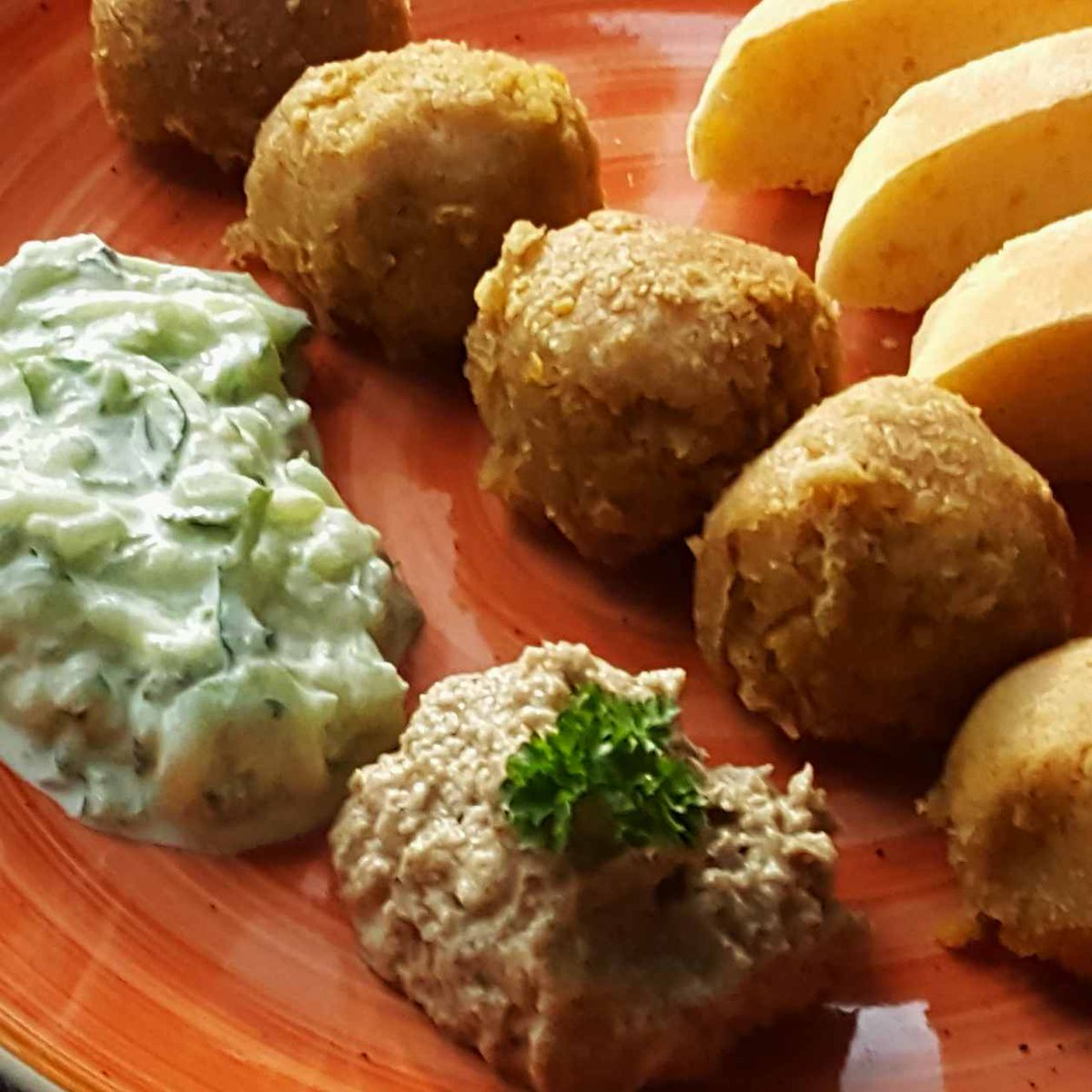 MikeKocht's tweet photo. Die #Levante grüßt heute beim #Twooking:
#Falafel #Cacik (#Tsatsiki) #BabaGanoush (#Mtabbal) #Pita
Natürlich alles hausgemacht!
Wer manches nicht kennt: Infolinks im Blog
https://t.co/h3m4J3LRBp https://t.co/UoNYgfhpyn