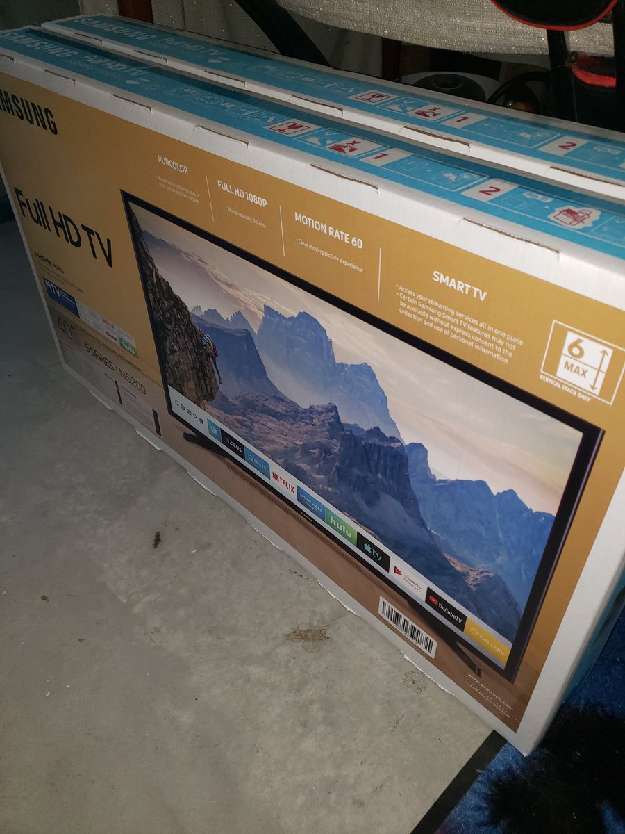 MiggyNiggz's tweet photo. Late graduation present! #ClassOf13 lol https://t.co/HuSf7nrK0G