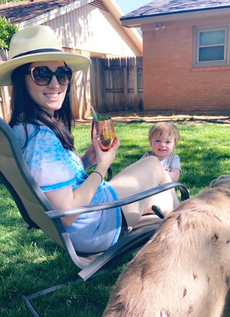 victoriarosetx's tweet photo. Missing the @KentuckyDerby, but still celebrating with a hat and (Texas version) mint julep kiddie pool party! #SunsOutPoolsOut #HomeDerby https://t.co/5WWagLRBZs