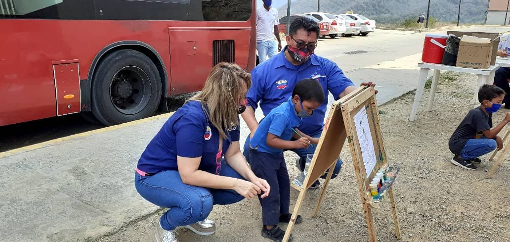 Visipol_MIJP's tweet photo. #Hoy | Autoridades de @Visipol_MIJP de la mano con el Ministerio del Poder Popular Para la Cultura realiza encuentro con abuelos y niño@s en "Ciudad Caribea" con la finalidad de impulsar la recreación y  utilización del tiempo libre https://t.co/JSLac9uWt0