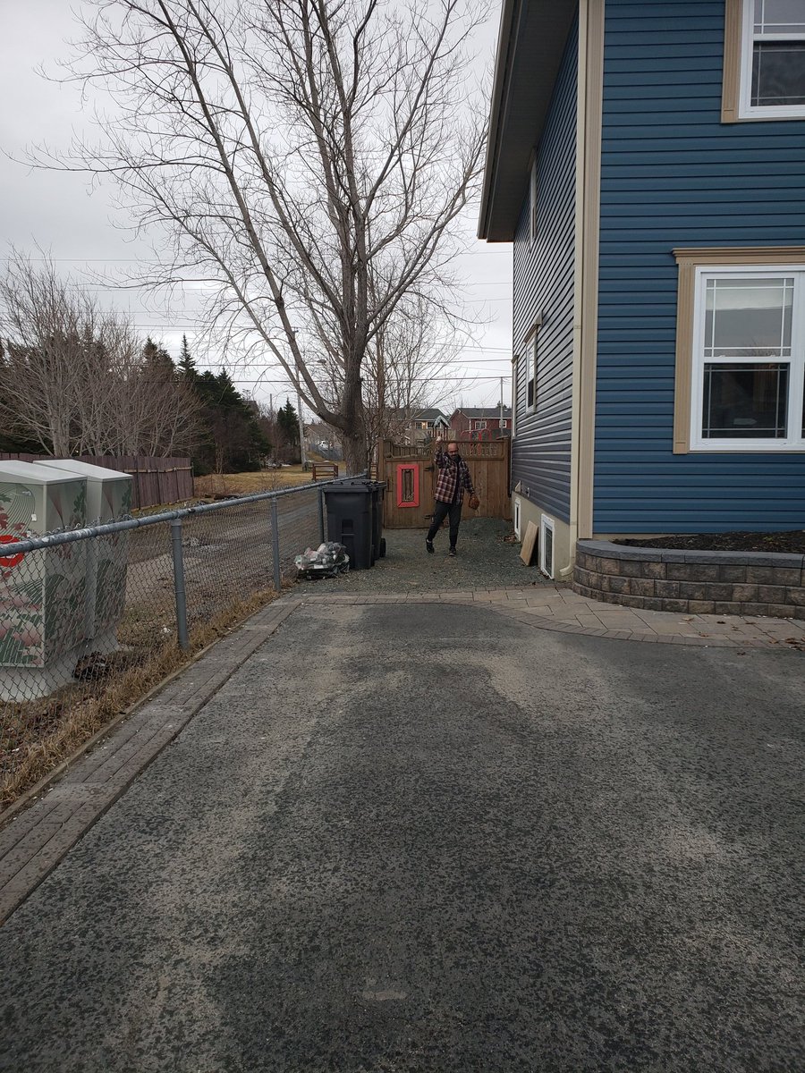 JoeFowler97's tweet photo. Having a catch by the house with my oldest @BaseballNL #BNLChallenge2020 https://t.co/nDyJ0i2gQA