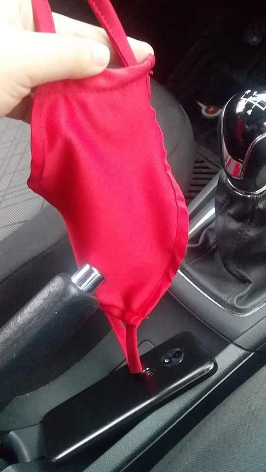 alexlamasg's tweet photo. Primero me metió un saple ya después se dio cuenta que era un tapabocas 🙄🙄 https://t.co/DspizRSPU9