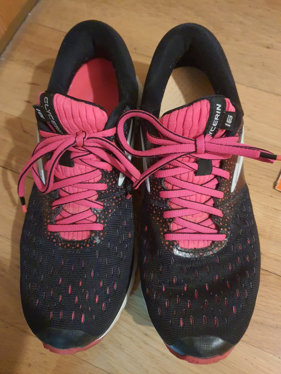 Nuriadm22's tweet photo. #123VuelvoACorrer hoy he salido por fin de nuevo a correr....!! Despues de tantas semanas casi no recordaba ya la sensación de viento en la cara...ni qué era sentir la compañía del sol  en mi recorrido.  una buena forma de celebrar el dia de la @ComunidadMadrid https://t.co/RQoYOx9YQO