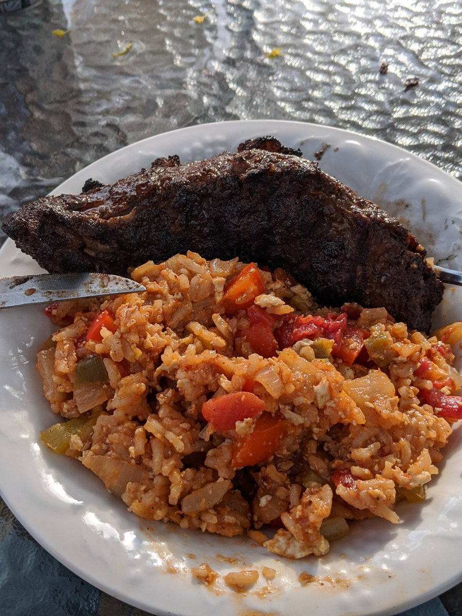 jpazos's tweet photo. Cajun blackened steaks on the BBQ and some jambalaya.  #mmmmm #welcometoflavortown https://t.co/XeYhNS9m7f