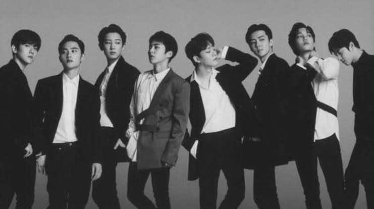 UnnieMagazine's tweet photo. #Kpop 🇰🇷
Sabías que #EXO debutó en el 2012, pero se convirtieron en un grupo TOP un año después con su sencillo "Growl". 🎤 
Growl se ubicó en el puesto #1 de #Billboard en "Las 20 Mejores Canciones de K-Pop del 2013". 😱 https://t.co/ZniKkME12K