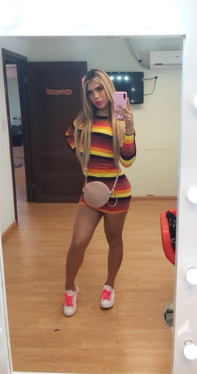 FManiqui's tweet photo. FRiiDA MANiiQUii 💜💙💚💛🖤❤ https://t.co/GUM3R9RXz6