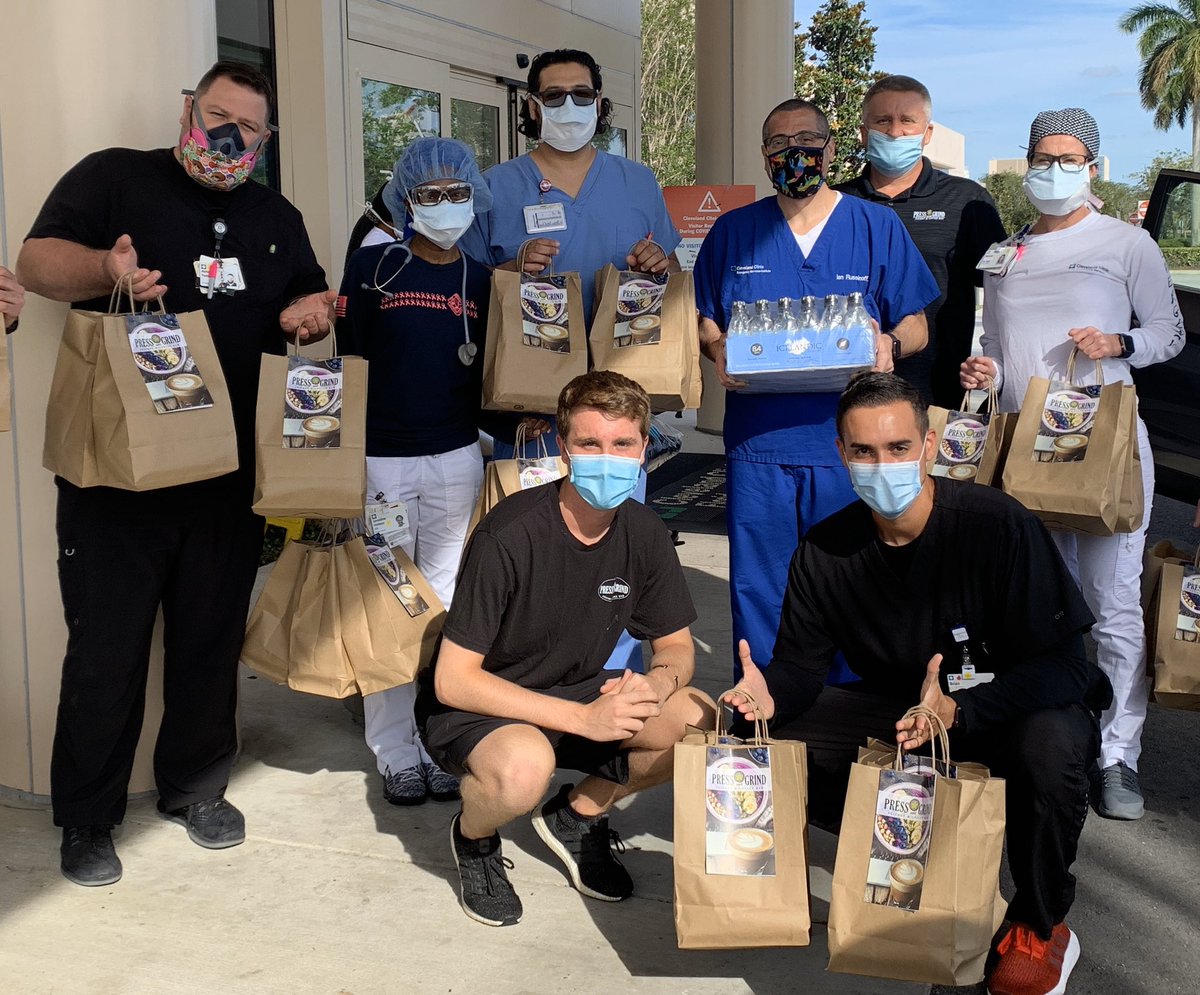 pressgrindcafe's tweet photo. Feeding more hard working First Responders at Cleveland Clinic Weston, special thanks to #bnirainmakersweston @cheneybrothers @icelandicglacial for helping make this possible - thank you for your donations #heroesworkhere #commUnity #supportlocal BNI Rainmakers Chapter https://t.co/7oJ0TAafe7