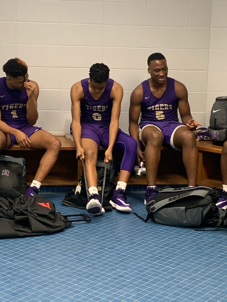 HahnvilleMensBb's tweet photo. Our thoughts, prayers and continuous support for our family. Savior, Savior
Hear my humble cry
While on others Thou art calling
Do not pass me by
Thou the spring of all my comfort
More than life to me
Whom have I on earth beside Thee?
Whom in Heav'n but Thee?🙏🏽 https://t.co/DiEhO9TNHD