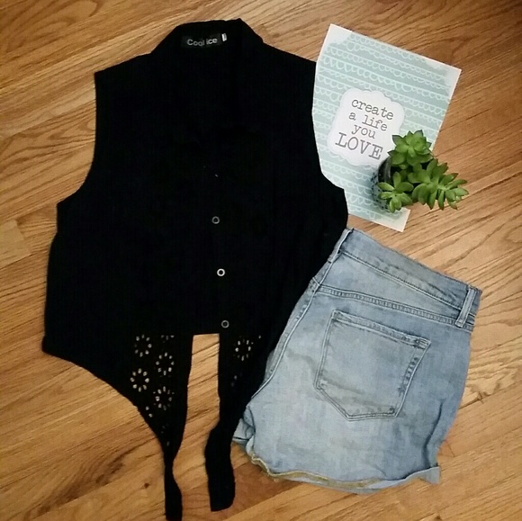 So good I had to share! Check out all the items I'm loving on <a href="/Poshmarkapp/">Poshmark</a> #poshmark #fashion #style #shopmycloset #cbr #roseolive #coolice: posh.mk/hUn4utJEa6