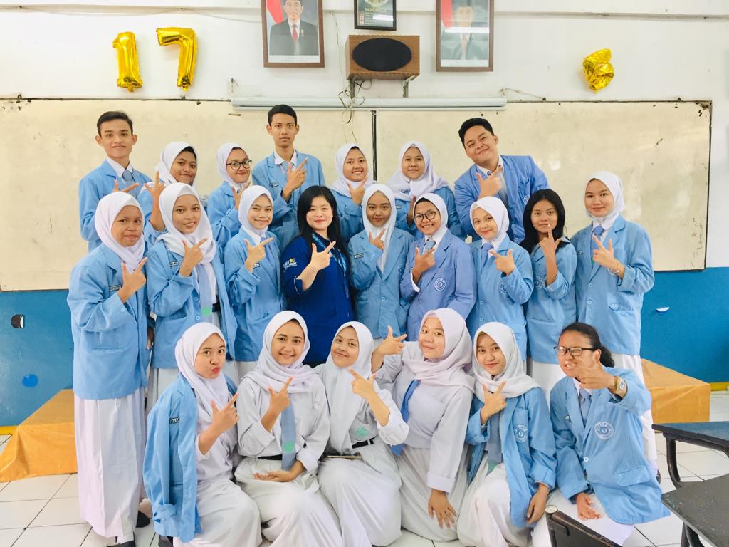 Sky40792960's tweet photo. #LulusJalurCorona #lulus2020 #farmasi #RamadhanPenuhBerkah
3 tahun sudah kita lewatin bersama difarmasi, baik suka maupun duka dan pd akhirnya #LulusJalurCorona https://t.co/a2Bf863YP8