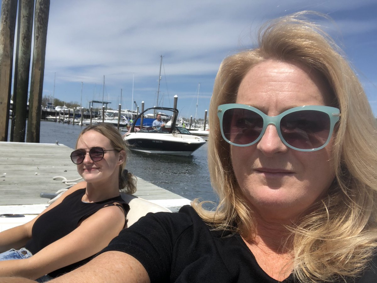 christa42's tweet photo. Back at it #baitnwait 🌞⚓️🚤 https://t.co/Ee690LJ8uP