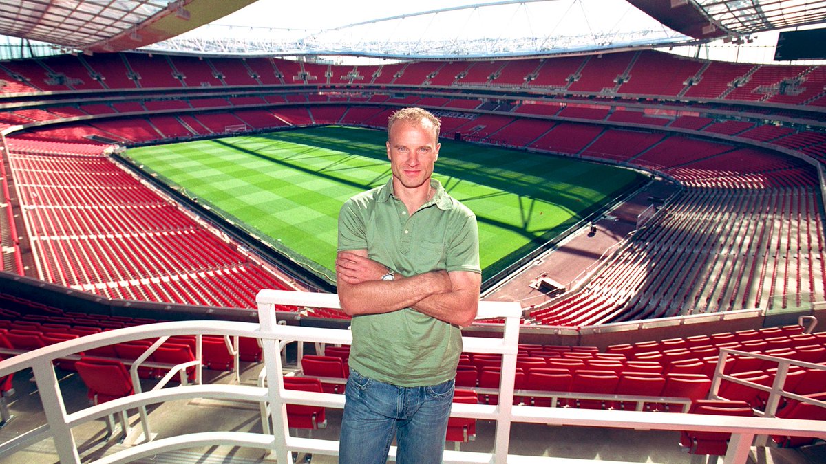 Arsenal's tweet photo. *𝑪𝒉𝒆𝒄𝒌𝒔 𝒘𝒉𝒚 𝑫𝒆𝒏𝒏𝒊𝒔 𝑩𝒆𝒓𝒈𝒌𝒂𝒎𝒑 𝒊𝒔 𝒕𝒓𝒆𝒏𝒅𝒊𝒏𝒈 𝒊𝒏 𝒕𝒉𝒆 𝑼𝑲...*

For what it’s worth, he’d be our answer too 😉

#DB10 🐐🇳🇱 https://t.co/iYKi4DkPYv