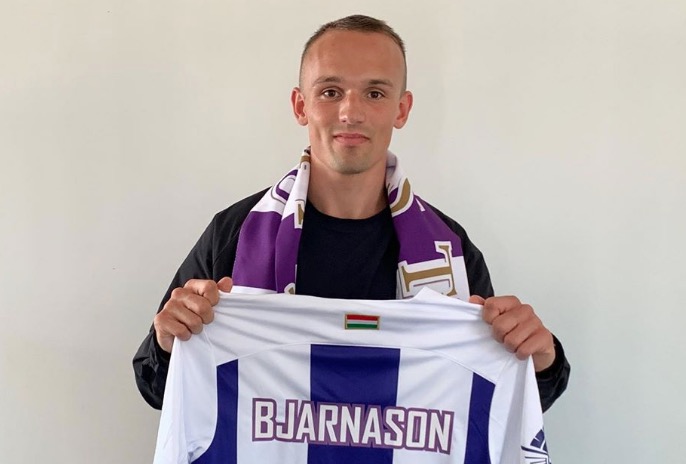 ValurFotbolti (@valurfotbolti) on Twitter photo Aron Bjarnason lánaður til Vals
Aron Bjarnason sem er samningsbundinn Újpest Football club í Ungverjalandi kemur á lánssamningi til Vals út komandi leiktíð. #valurfotbolti #macron #origo <a href="/fotboltinet/">Fótbolti.net</a> Nánar bit.ly/2KTEhHT Aron Bjarnason lánaður til Vals
Aron Bjarnason sem er samningsbundinn Újpest Football club í Ungverjalandi kemur á lánssamningi til Vals út komandi leiktíð. #valurfotbolti #macron #origo <a href="/fotboltinet/">Fótbolti.net</a> Nánar bit.ly/2KTEhHT