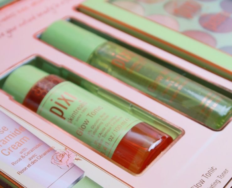 If you fancy reading the latest post, it features <a href="/PIXIBeauty/">Pixi by Petra</a> 💖

sprinklesofstyle.co.uk/20-years-of-pi…

#bbloggers #bloggers #beautyblog #skincare #pixibeauty