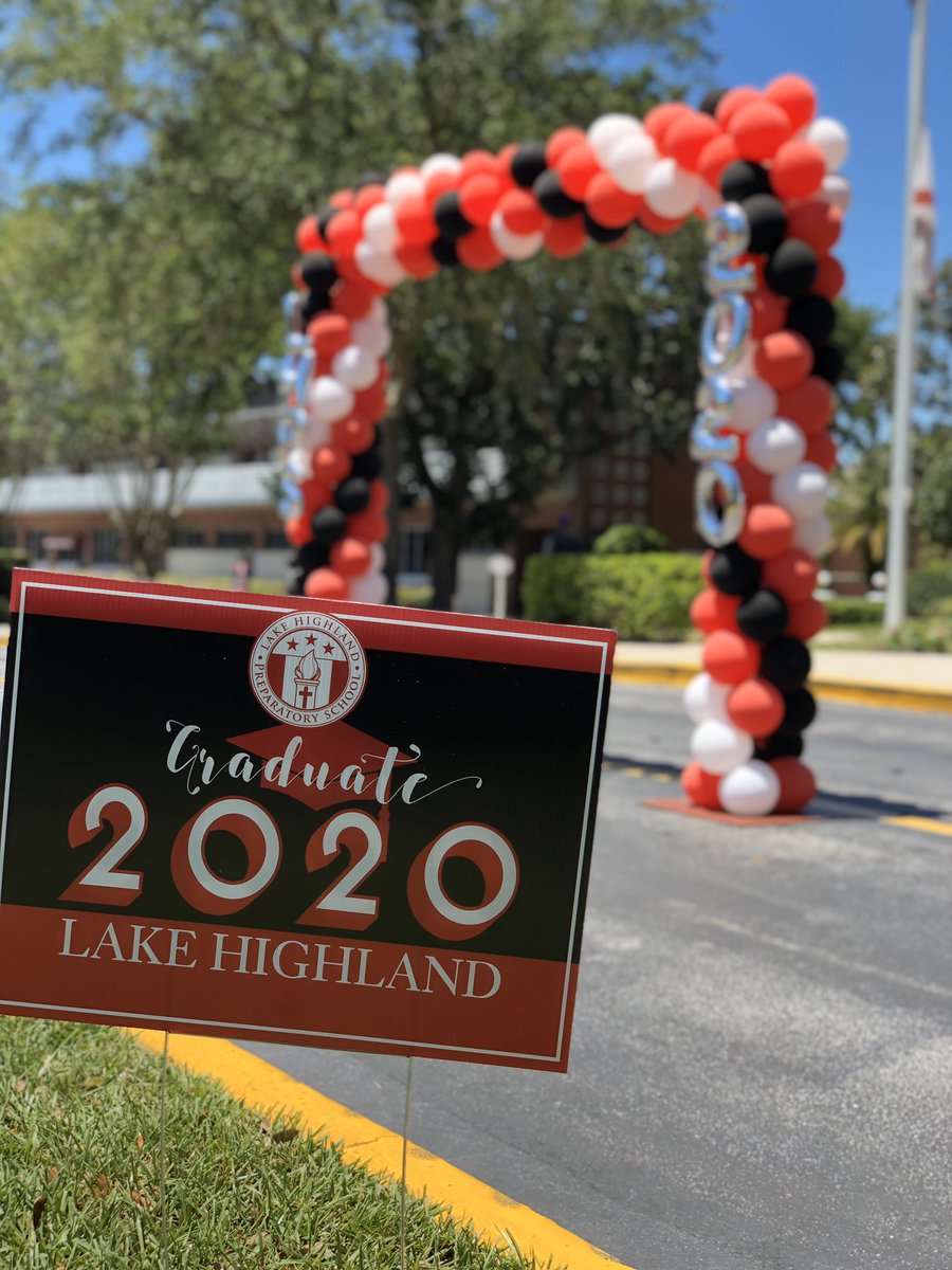 BNGoodman's tweet photo. Congratulations to the LHP Class of 2020! @lhpclassroom #lhps #classof2020 #seniorcarparade https://t.co/uIdBixcAiE