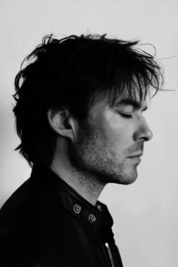 ㅤㅤㅤ
ㅤㅤㅤㅤㅤㅤㅤEstaba tan acostumbrado al desorden, la nostalgia y el dolor que no sé cómo manejar la paz que hay en mi vida.