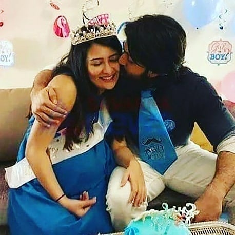 yashfanmahi's tweet photo. At the time of baby shower😋😘
@TheNameIsYash #RadhikaPandit #TheNameIsYash #SayHelloToRockingBaby #AyraYash https://t.co/mrofKBmkBN