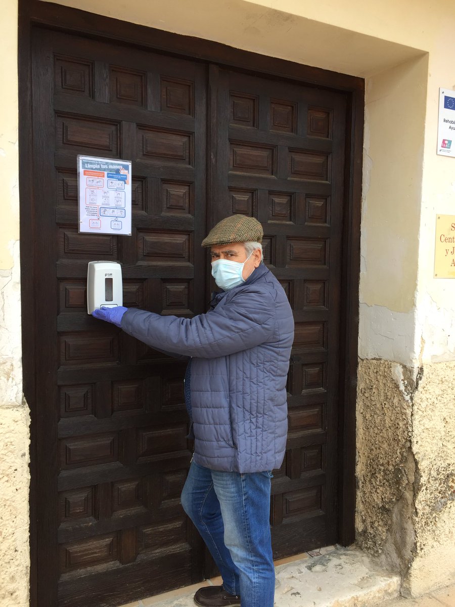 Villa_Atanzon's tweet photo. AYUNTAMIENTO DE ATANZÓN 🦠PLAN CONTRA EL COVID-19 👏🏻LIMPIA TUS MANOS ⬇️PUNTOS DE DESINFECCIÓN #EsteVirusLosParamosUnidos #atanzón #villadeatanzón #COVID__19 #YaQuedaMenos https://t.co/YEYK3UWW0k