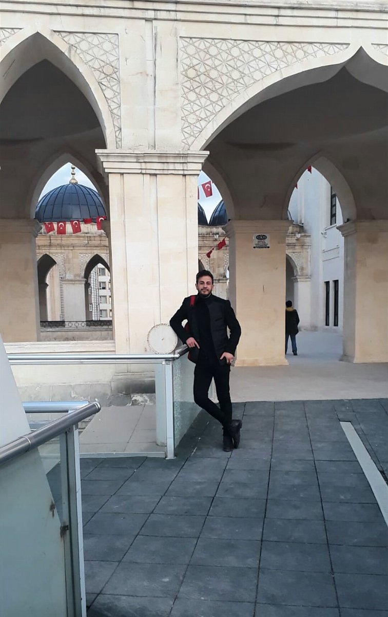 Paran olduğunda kalleşi paran olmadığında kardeşi görürsün hade eywallah