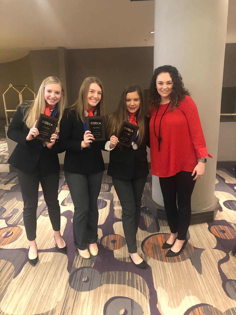 emilybec_k's tweet photo. My #DECAFlex is being elected to a state officer position and placing 1st at state for 2 years in a row! I’m so blessed to experience all that this organization has to offer! #DECAICDCWeek #NextLevel #weARdeca @DECAInc @pearidge_deca @ArkansasDECA https://t.co/mSfF70tFvp