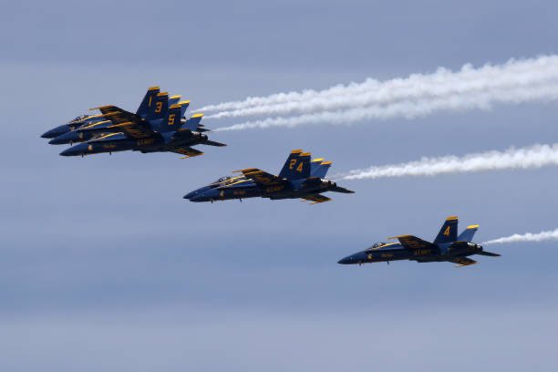 ZachKleinWSB's tweet photo. The Thunderbirds look like they are flying 10-feet next to one another... 

Any pilots know their exact spacing? https://t.co/hcJX4g387e