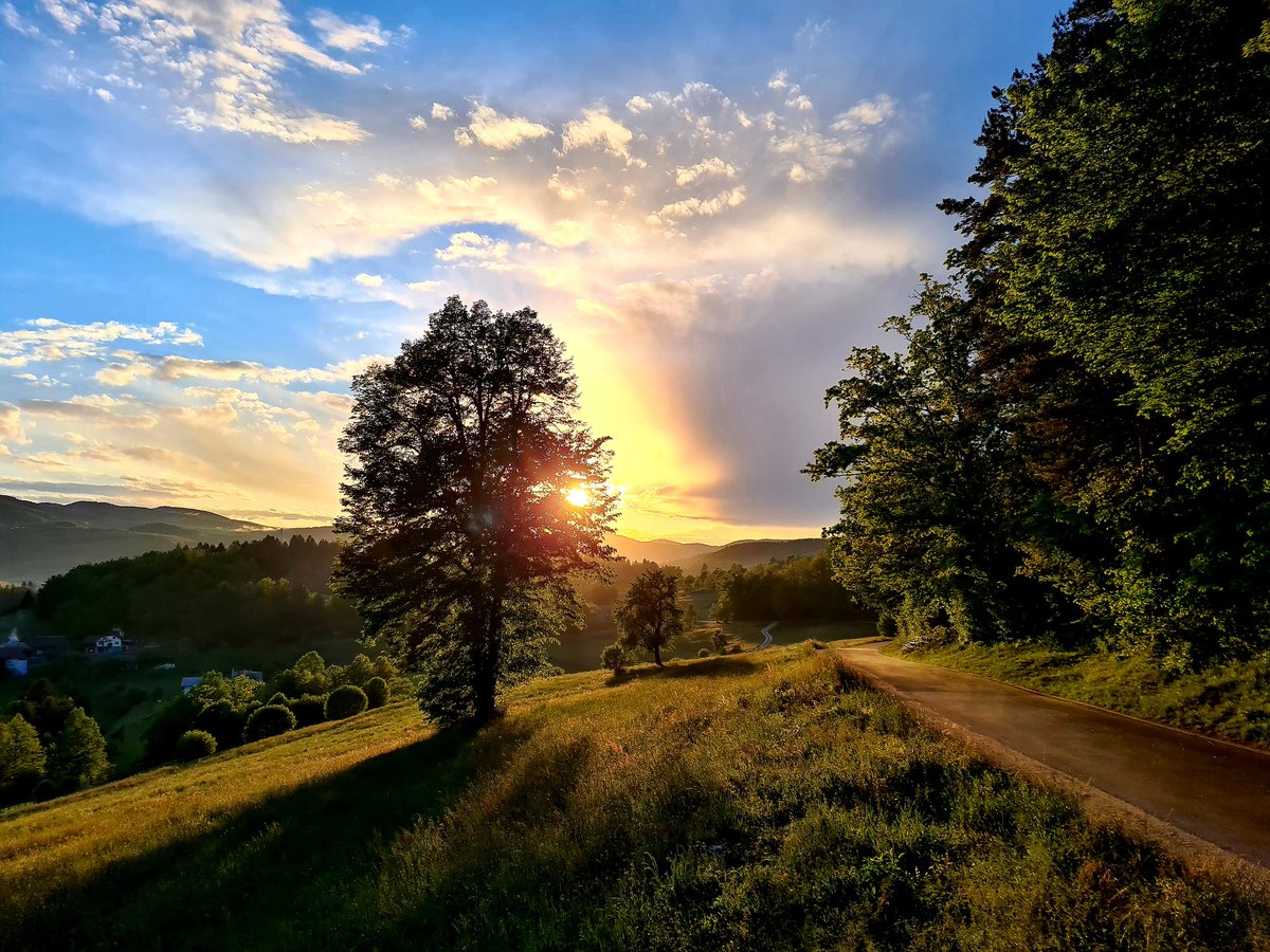 JozePlut's tweet photo. Gospod, bodi zahvaljen za vse, dež in sonce, mraz in vročino... https://t.co/R1XyrFQL4n
