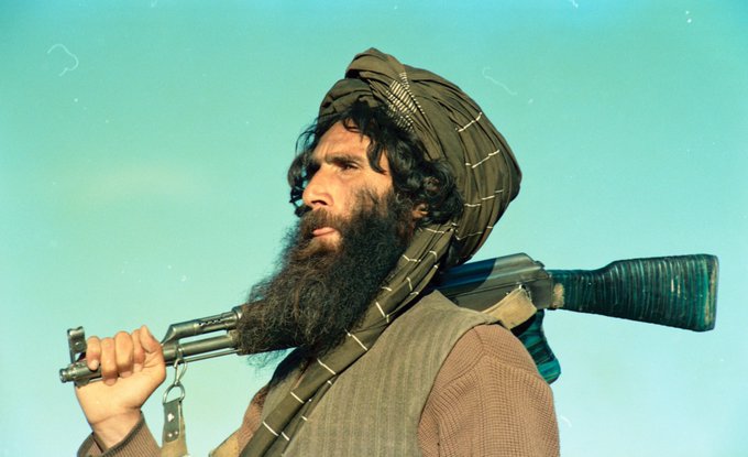 People of Kabul: An armed Mujahedeen posing for camera, 1990.This picture and many more in this page  @AfghanArchive