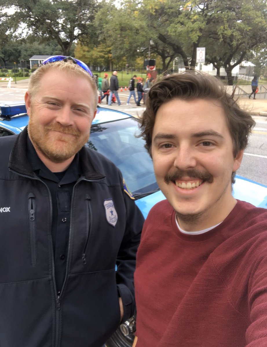 jayrjordan's tweet photo. My heart goes out to Jason Knox’s wife and kids. 

Jason was kind enough to let me fulfill a lifelong dream and ride with him in his Oilers blue 1996 Chevrolet Caprice during the Thanksgiving Day parade in 2018 #hounews 

https://t.co/5YLZ7urTSv https://t.co/PXDraEncet