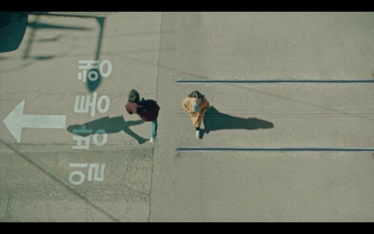 I got a theory in what actually happen in this scene is, it is not that Tae Eul pretends to not know Shin Jae but they both can’t see each other. He stands in the grey area between the 2 worlds. What Shin Jae taught as nightmare is actually him in Corea. #TheKingEternalMonarch
