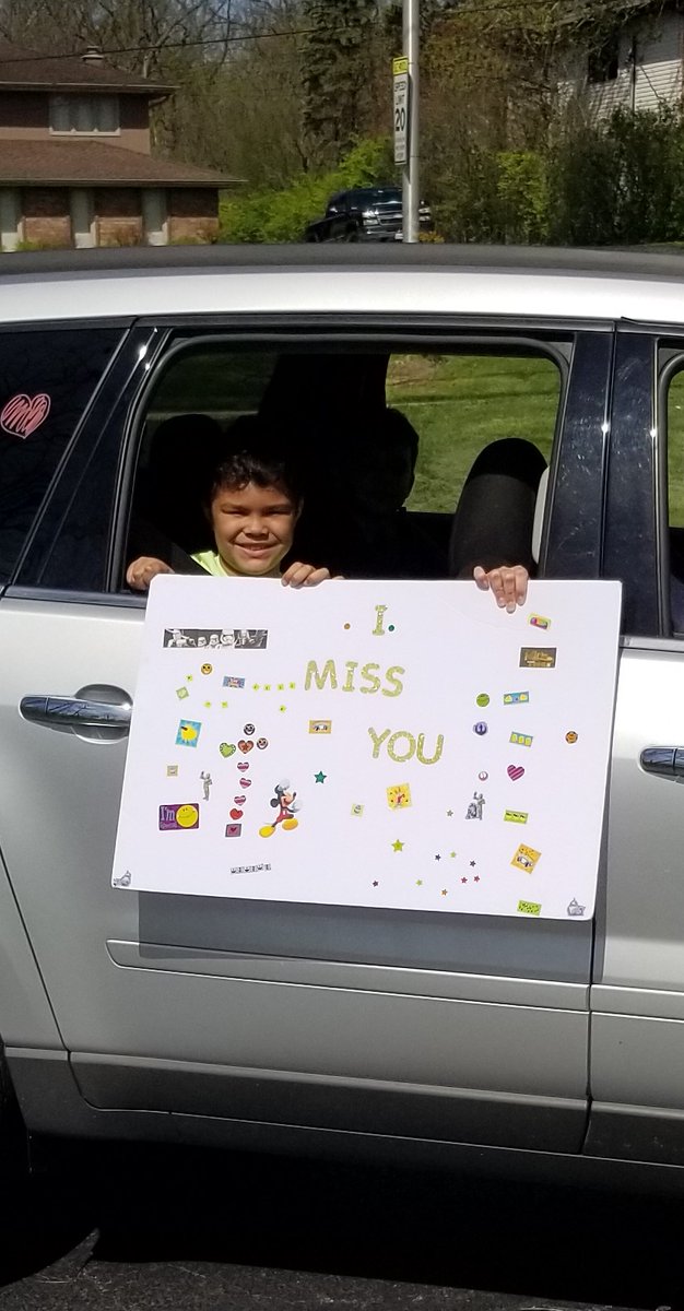 ORVanderVelde's tweet photo. Such a special morning at Oak Ridge's Parking Lot Parade! I was so happy to see so many of my students and their families! I miss all of my students and can't wait to be back at Oak Ridge learning together! 💙🐴💛 #oakridgemustangs @Ms_Pratl @MSkrobinRead  @OakRidgeNPD117 https://t.co/0nuW7lREmc