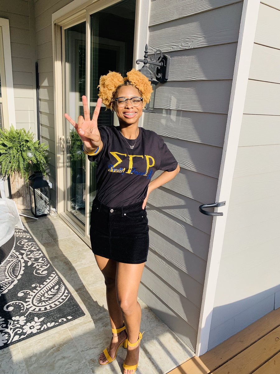 AtlAzaria's tweet image. Let me reintRHOduce myself I am Azaria Brice and I AM the Dime of the 14 Crowned of UnRivaled Lineage in the Illustrious Lambda Epsilon Chapter I will be FOREVER be known as AdmirabΛΕ Prominence 💛💙 “Why would I switch up a DIME for a penny?” EEE-YIP 🐩💙💛#SGRHO