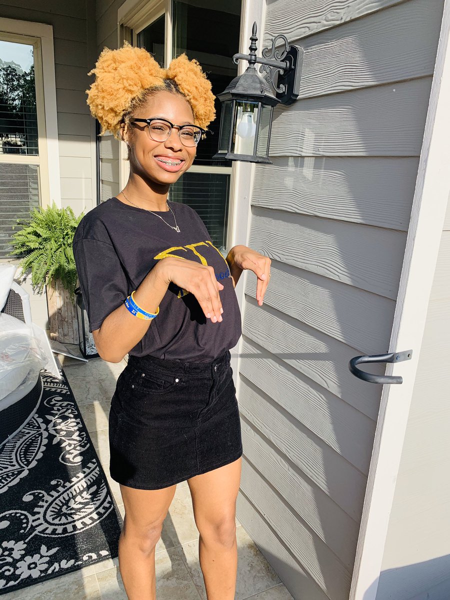 AtlAzaria's tweet image. Let me reintRHOduce myself I am Azaria Brice and I AM the Dime of the 14 Crowned of UnRivaled Lineage in the Illustrious Lambda Epsilon Chapter I will be FOREVER be known as AdmirabΛΕ Prominence 💛💙 “Why would I switch up a DIME for a penny?” EEE-YIP 🐩💙💛#SGRHO