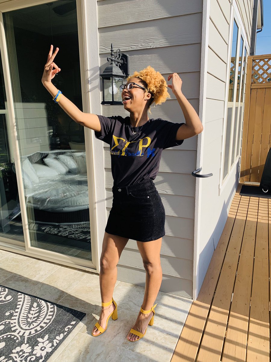 AtlAzaria's tweet image. Let me reintRHOduce myself I am Azaria Brice and I AM the Dime of the 14 Crowned of UnRivaled Lineage in the Illustrious Lambda Epsilon Chapter I will be FOREVER be known as AdmirabΛΕ Prominence 💛💙 “Why would I switch up a DIME for a penny?” EEE-YIP 🐩💙💛#SGRHO