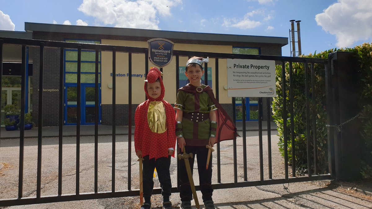 RobAlle81215051's tweet photo. Well @BextonPrimary it's Mayday,  so the whole Allen family got dressed up and visited a few places. https://t.co/cnnoeakM7m