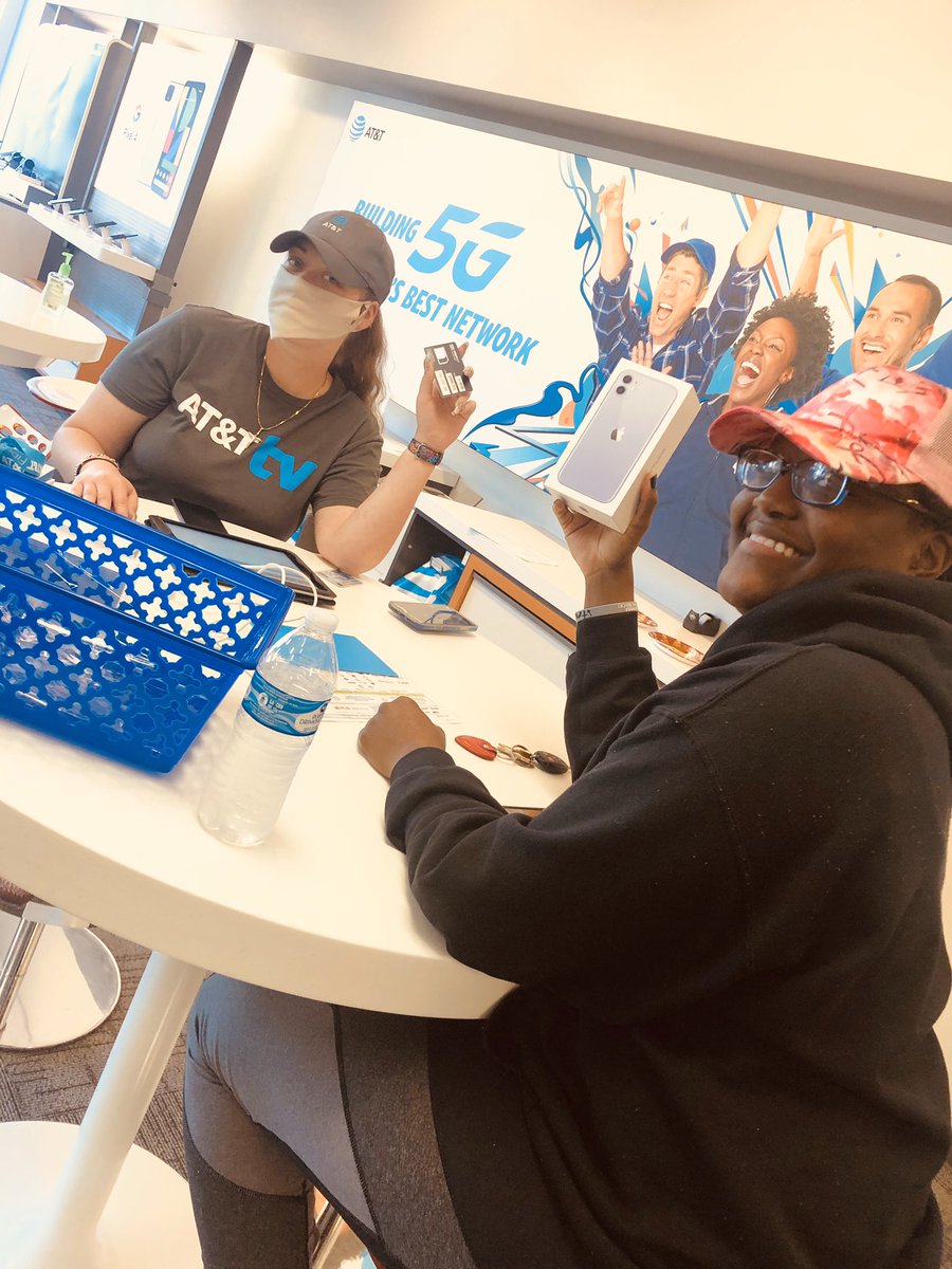 THERidgeATT's tweet photo. How to re-open your store:

1) Cookout!
2) FirstNet add for an essential nurse!!
3) AWESOME EMPLOYEES!!!

We are estatic to be back open and ready to #BETHERE for our customers!!

#KAMO #LIFEatATT #FirstNet https://t.co/JaYTmWPwOK